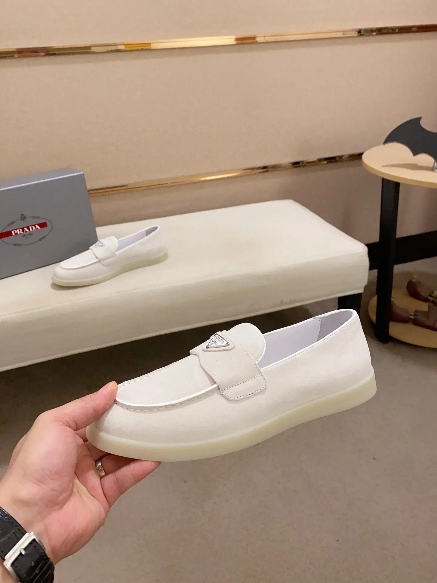 Men's shoes 💰 580💰 ✔️✔️✔️High-quality new PRADA counters are launched at the same time. The new men's shoes and 😘fabrics are selected from high-silk bald cowhide and are made by pure handicrafts. Lining: Full cowhide lining. 👍🏿 High-end ☄️ air-cushion molded anti-slip rubber outsole, exquisite lines, simple and elegant, comfortable and high-end for leisure travel. Code number: 38 to 44 (45 can be customized)